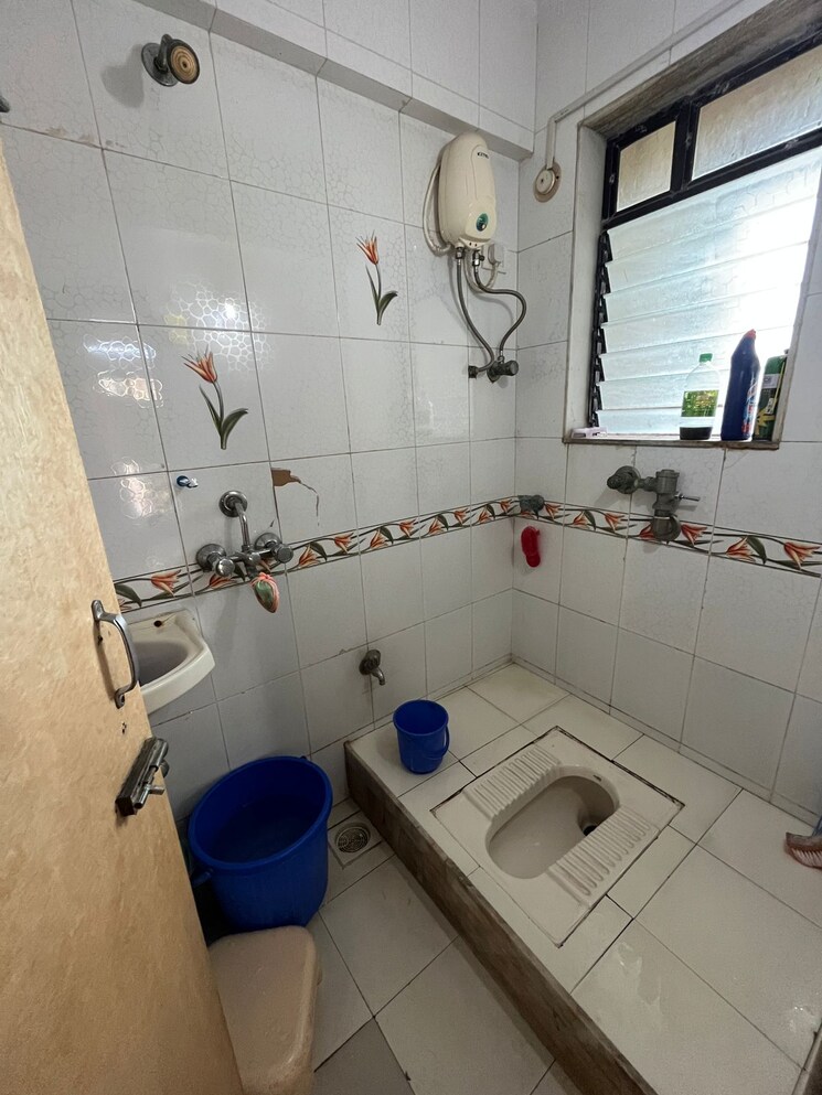 Bathroom, kamdhenu-chs-borivali 2 Bedroom 685 Sq.Ft. Apartment In Borivali West Mumbai 8738326