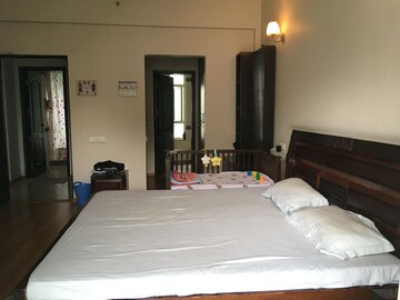 Master Bedroom in 3 BHK Apartment at Unitech The Close North, Sector 50 – for Rent
