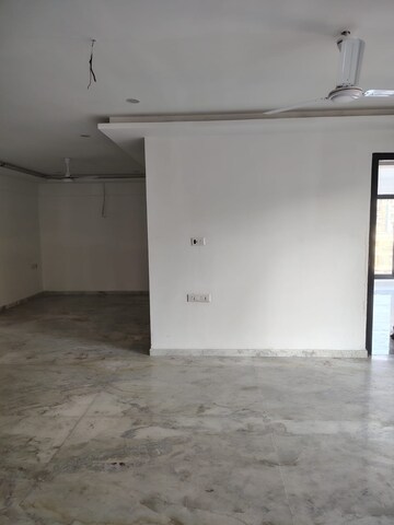 Room in 2.5 BHK Apartment at DLH Dawn, Santacruz West – for Sale