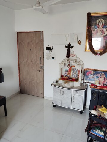 Furnished Amenities in 1 BHK Apartment at Shraddha Pinnacle, Vikhroli East – for Rent