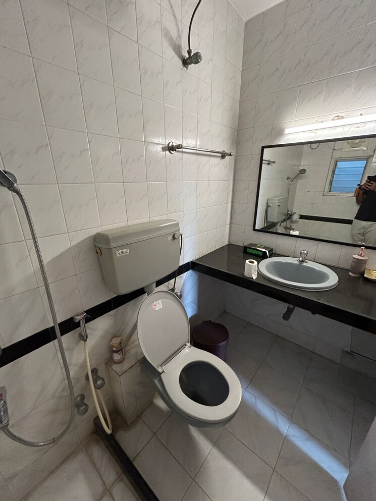 Bathroom, amiya-apartments 2.5 Bedroom 900 Sq.Ft. Apartment In Santacruz West Mumbai 8738375