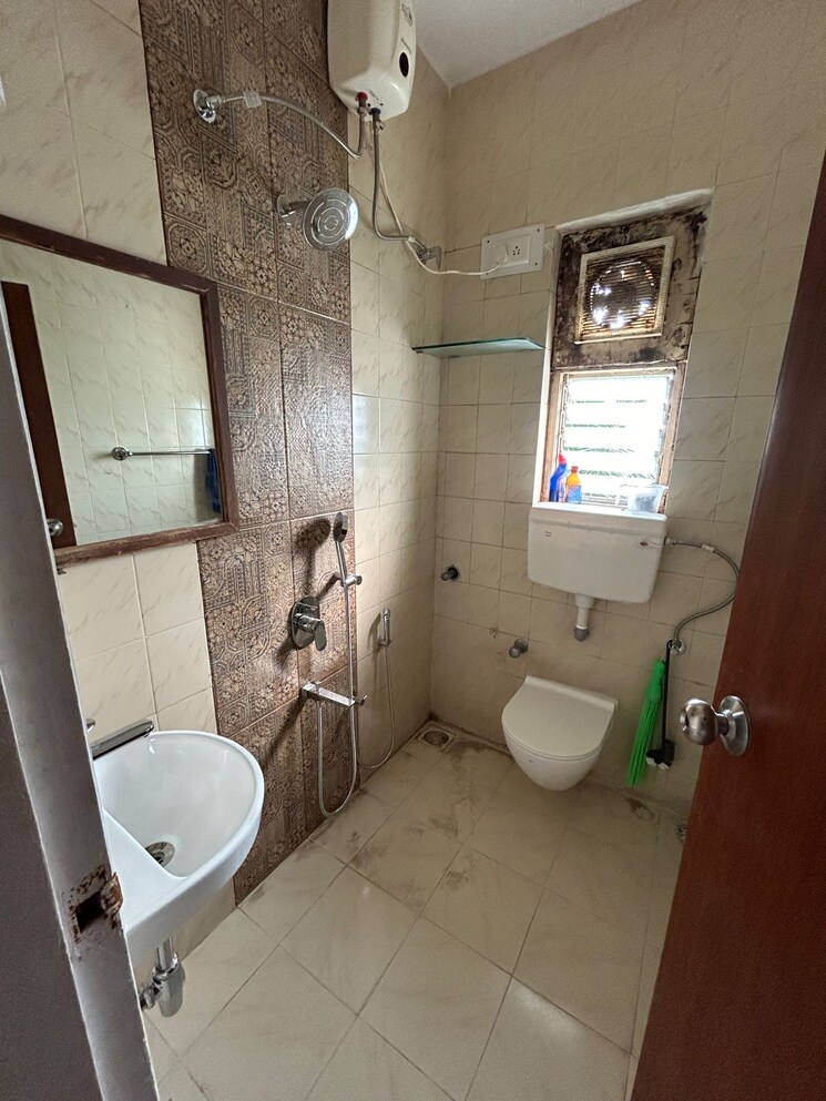 Bathroom, amiya-apartments 2.5 Bedroom 900 Sq.Ft. Apartment In Santacruz West Mumbai 8738375
