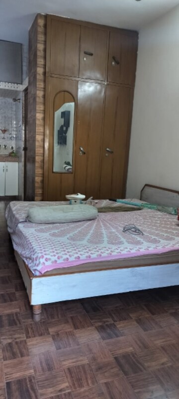 Bedroom in 2 BHK Builder Floor at Sector 27 – for Rent