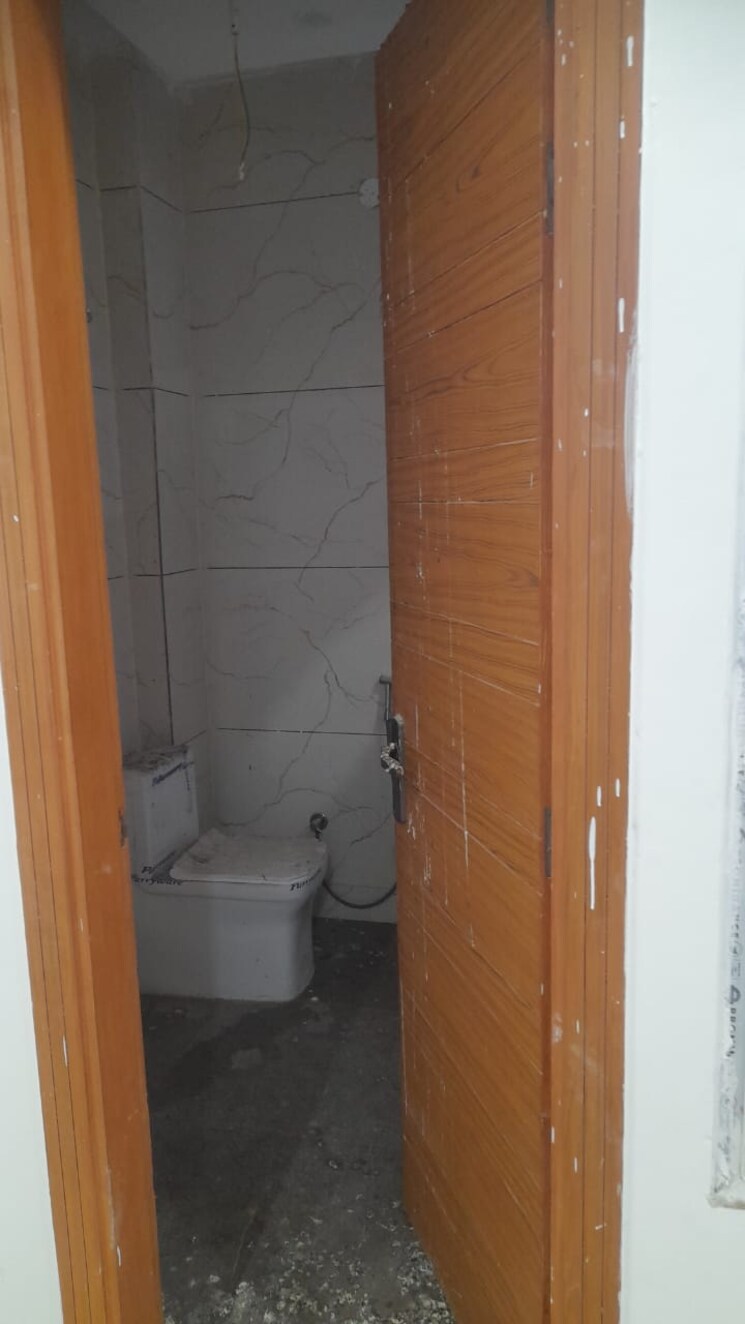 Bathroom, faridabad central 3 Bedroom 1700 Sq.Ft. Builder Floor In Faridabad Central Faridabad 8738440