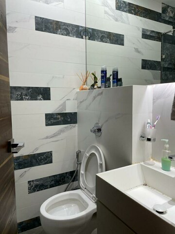 Master Bedroom in 3 BHK Apartment at Oberoi Realty Esquire, Goregaon East – for Rent