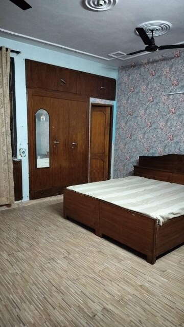 Bedroom in 4 BHK Builder Floor at Sector 30 – for Rent