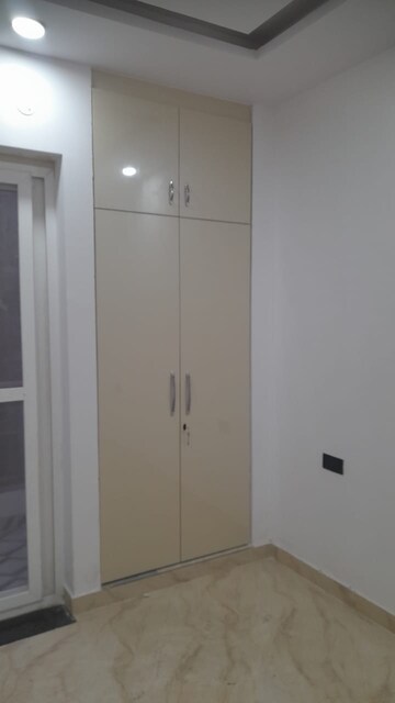 Room in 3 BHK Builder Floor at Faridabad Central – for Sale