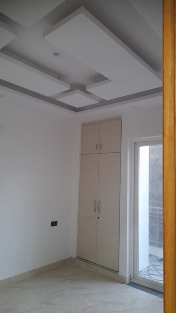 Room in 3 BHK Builder Floor at Faridabad Central – for Sale