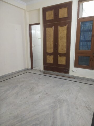 Room in 2 BHK Builder Floor at RWA Apartments Sector 27, Sector 27 – for Sale