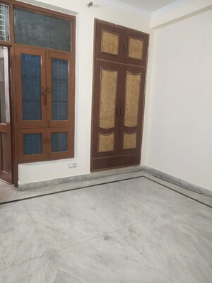 Room in 2 BHK Builder Floor at RWA Apartments Sector 27, Sector 27 – for Sale