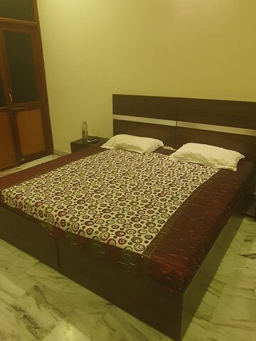 Bedroom in 4 BHK Villa at Gomti Nagar – for Rent