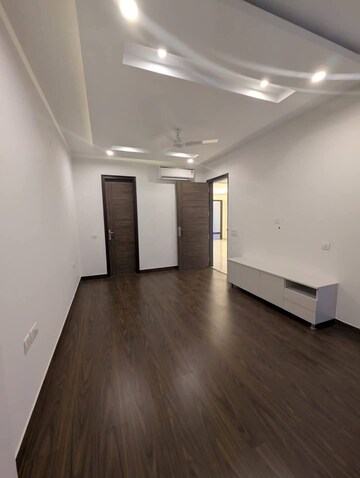 Room in 1.5 BHK Builder Floor at Sector 23 – for Rent