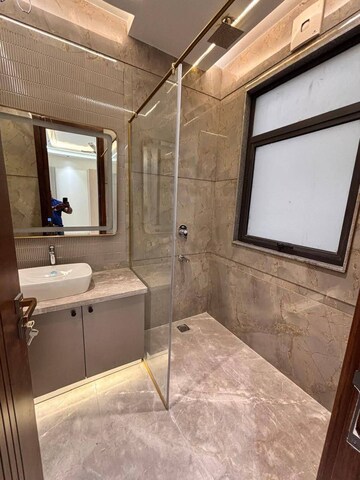 Bathroom in 1.5 BHK Builder Floor at Sector 23 – for Rent