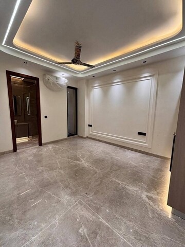 Room in 1.5 BHK Builder Floor at Sector 23 – for Rent