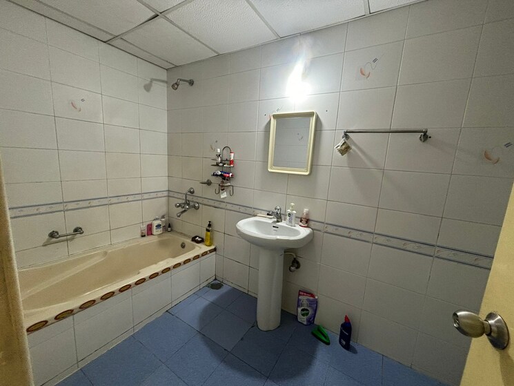Bathroom, klassik-comfort 3 Bedroom 1742 Sq.Ft. Apartment In Hsr Layout Bangalore 8738588