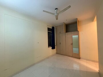 Room in 3 BHK Apartment at Klassik Comfort, Hsr Layout – for Rent