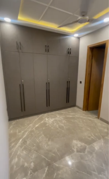 Room in 2 BHK Builder Floor at Lajpat Nagar I – for Rent