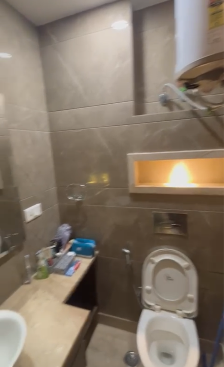 Attached Bathroom, lajpat nagar i 2 Bedroom 1000 Sq.Ft. Builder Floor In Lajpat Nagar I Delhi 8738605