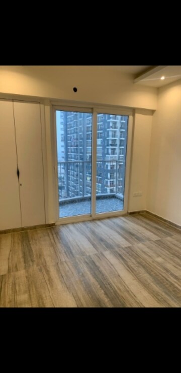 Room in 3 BHK Apartment at Oxirich Avenue, Ahinsa Khand 2 – for Rent