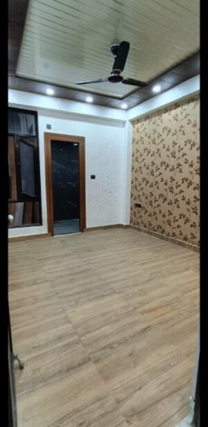Room in 2 BHK Builder Floor at Maya Homes, Indrapuram – for Sale