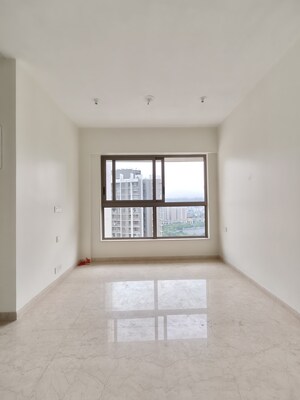 Room in 2 BHK Apartment at Kalpataru Paramount, Kapur Bawdi – for Sale