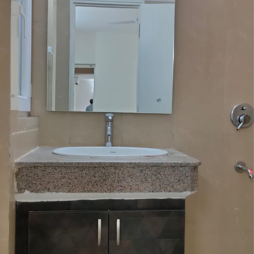Bedroom in 2.5 BHK Apartment at Emaar Emerald Estate, Medawas – for Rent