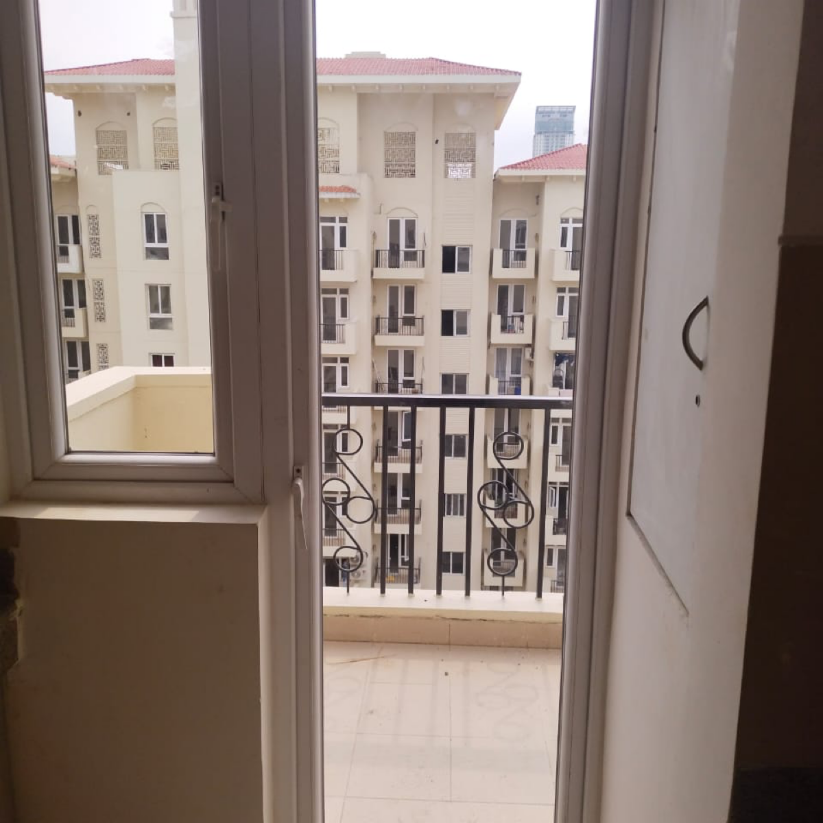 2.5 BHK + Servant Room 1395 Sq.Ft. Apartment in Emaar Emerald Estate