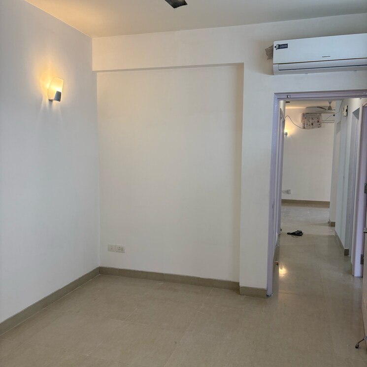 Room, emaar-emerald-estate 2.5 Bedroom 1020 Sq.Ft. Apartment In Medawas Gurgaon 8738665