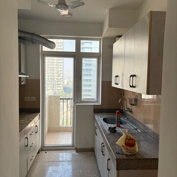 Kitchen in 2.5 BHK Apartment at Emaar Emerald Estate, Medawas – for Rent