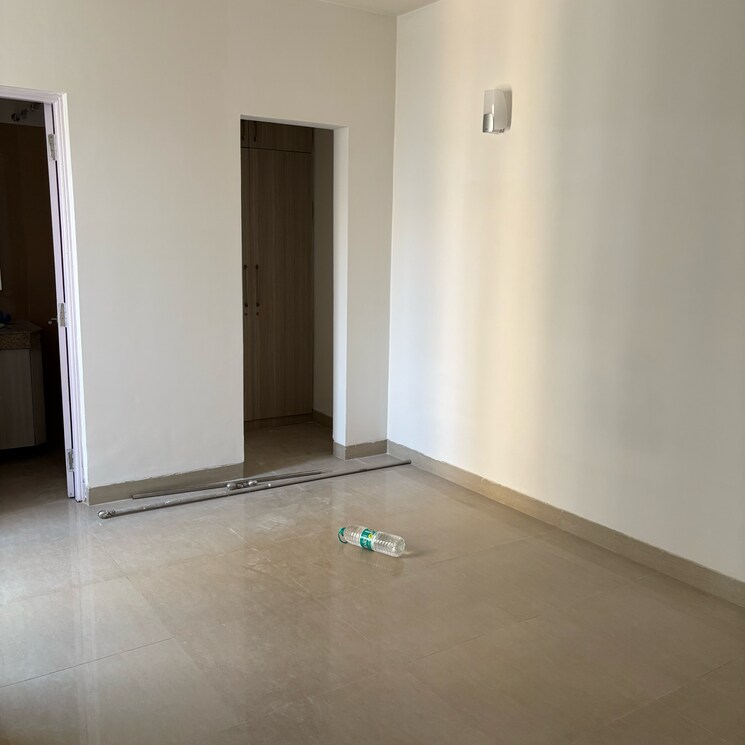 Room, emaar-emerald-estate 2.5 Bedroom 1020 Sq.Ft. Apartment In Medawas Gurgaon 8738665