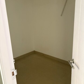 Room in 2.5 BHK Apartment at Emaar Emerald Estate, Medawas – for Rent