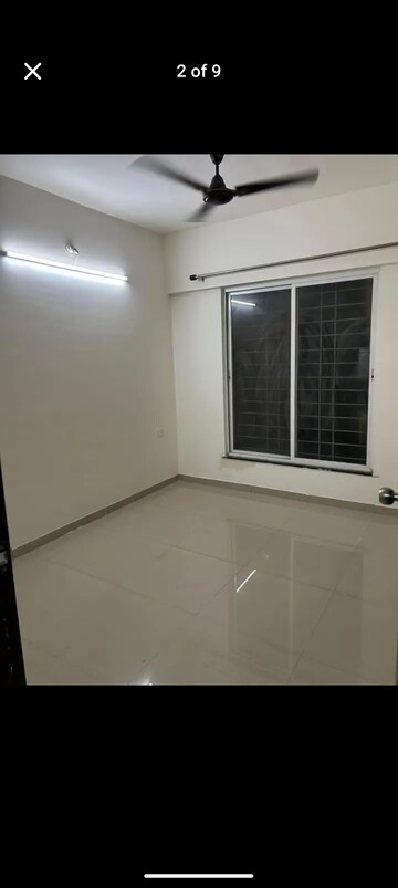 Room in 2 BHK Apartment at Mantra 29 Gold Coast, Tingre Nagar – for Rent