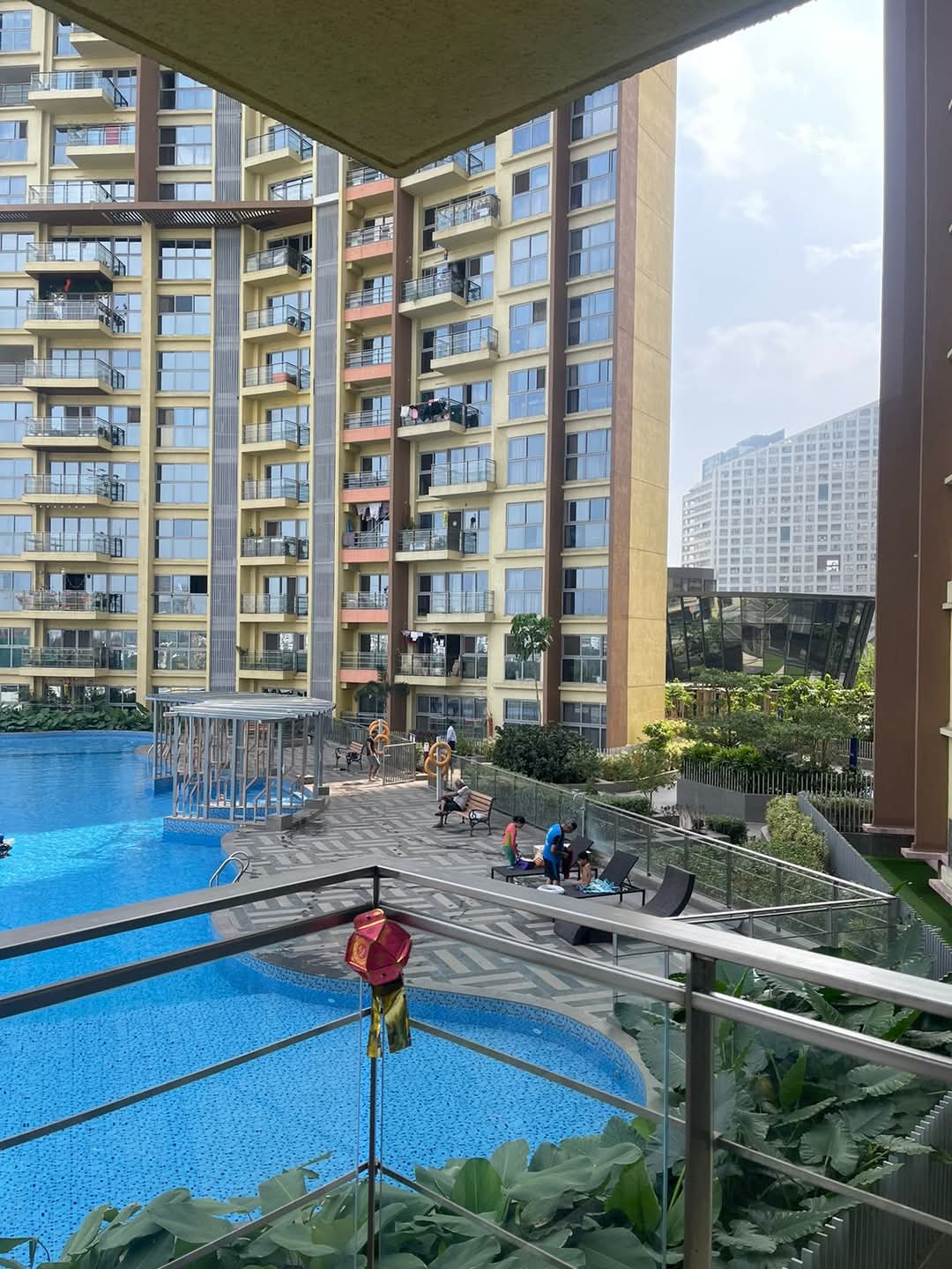 3 BHK + Study Room Apartment For Rent in Amanora Adreno Towers