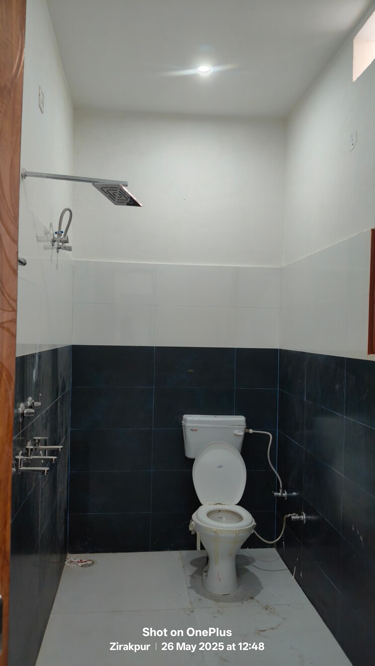 Attached Bathroom, ambala highway 4 Bedroom 265 Sq.Yd. Apartment In Ambala Highway Zirakpur 8738722