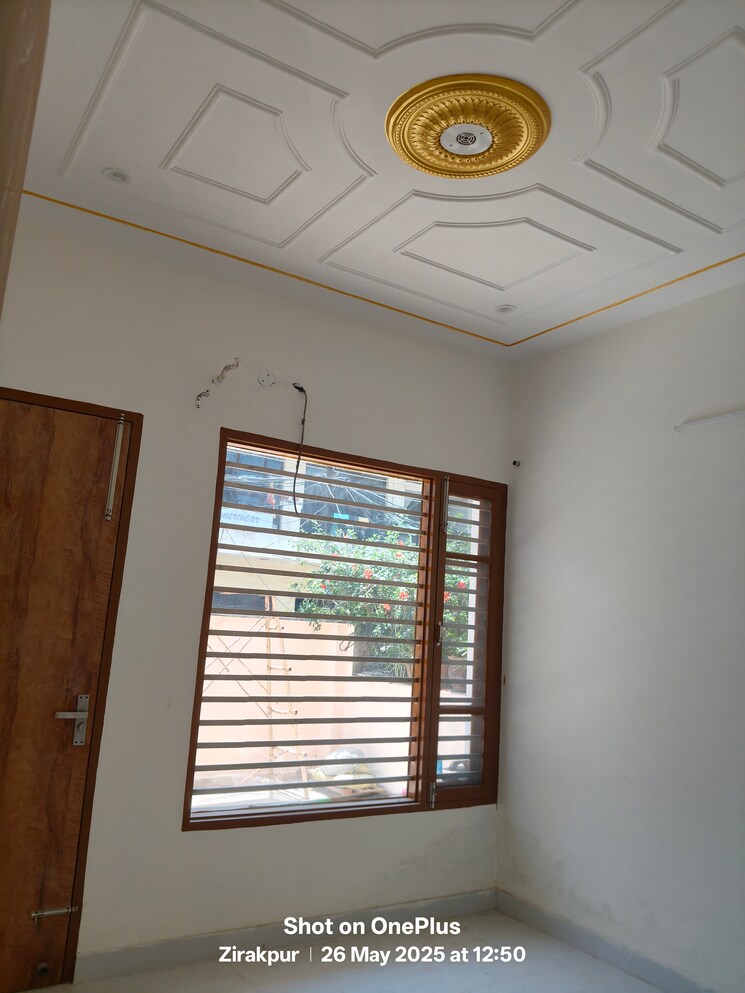 Room, ambala highway 4 Bedroom 265 Sq.Yd. Apartment In Ambala Highway Zirakpur 8738722