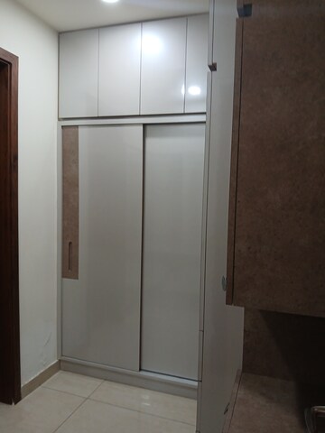 Room in 3.5 BHK Builder Floor at Sector 13 – for Rent