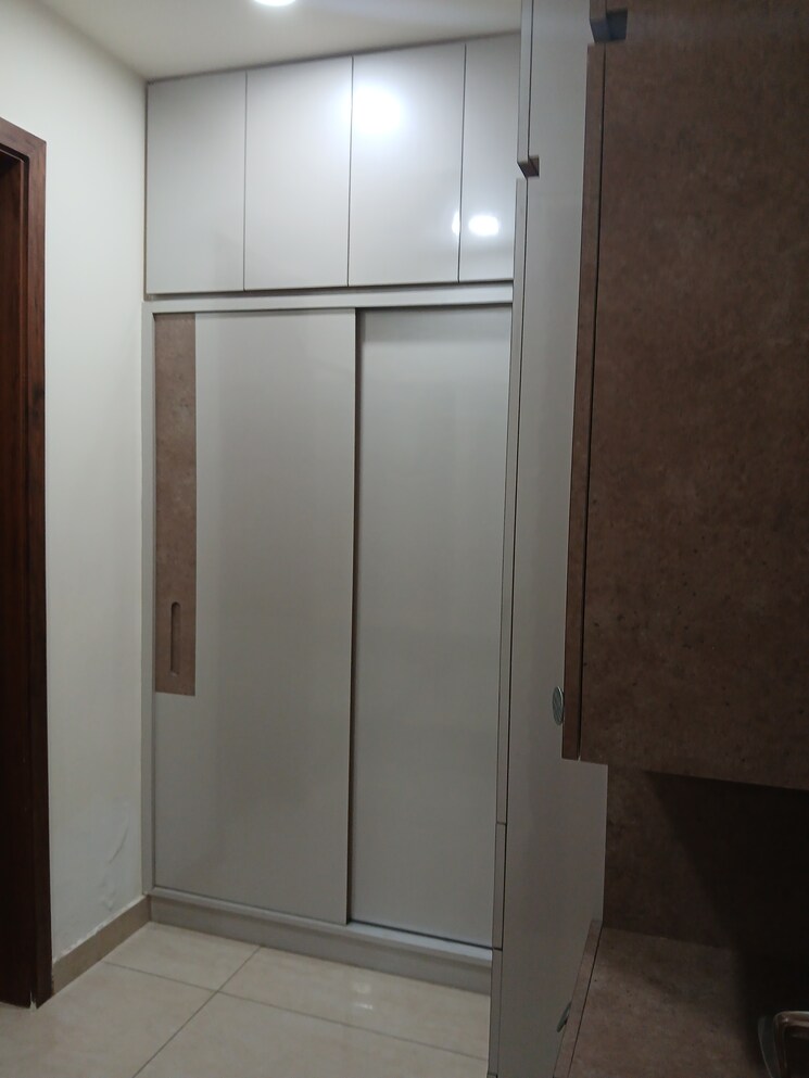 Room, sector 13 3.5 Bedroom 350 Sq.Yd. Builder Floor In Sector 13 Hisar 8738742