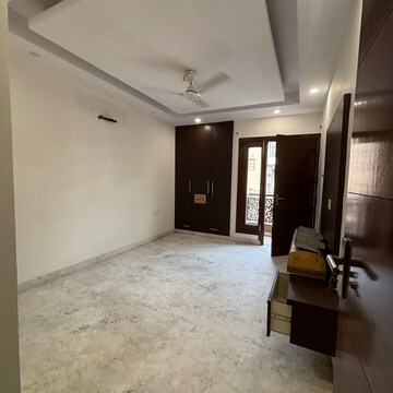 Room in 3 BHK Independent House at South Extension I – for Rent