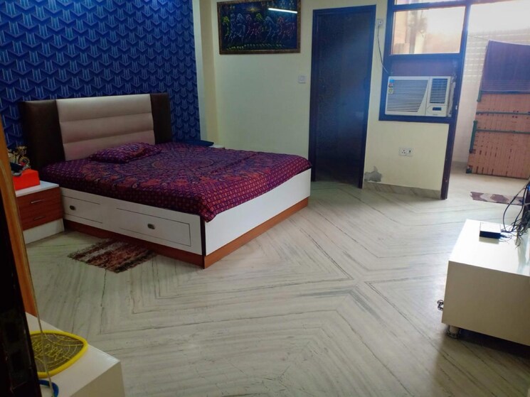 Bedroom, rohini sector 23 4 Bedroom 250 Sq.Yd. Builder Floor In Rohini Sector 23 Delhi 8738756