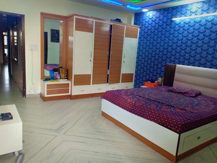 Bedroom, rohini sector 23 4 Bedroom 250 Sq.Yd. Builder Floor In Rohini Sector 23 Delhi 8738756