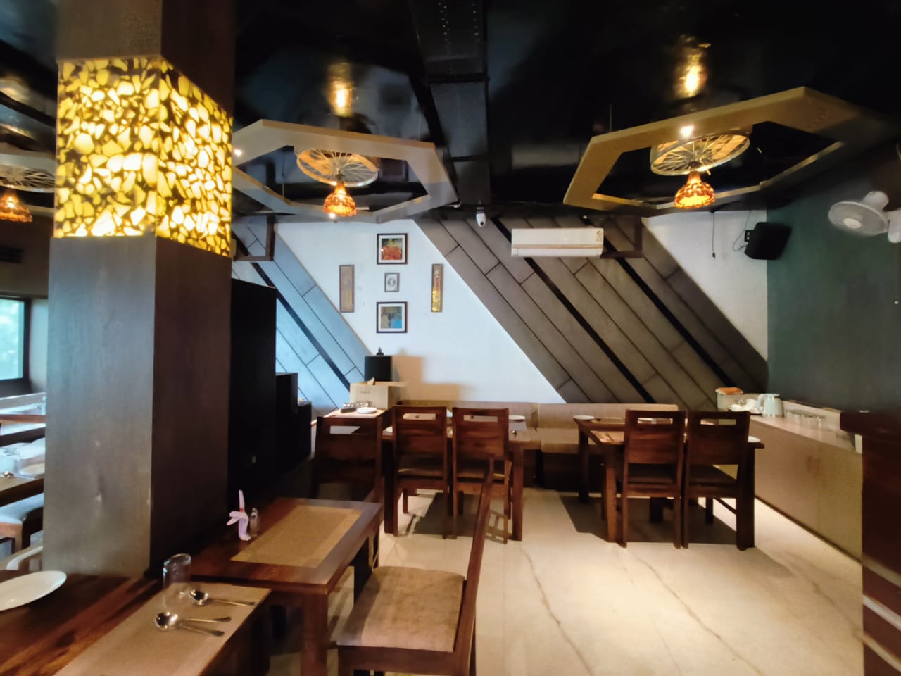 Retail Shop For Rent in Prithviraj Road