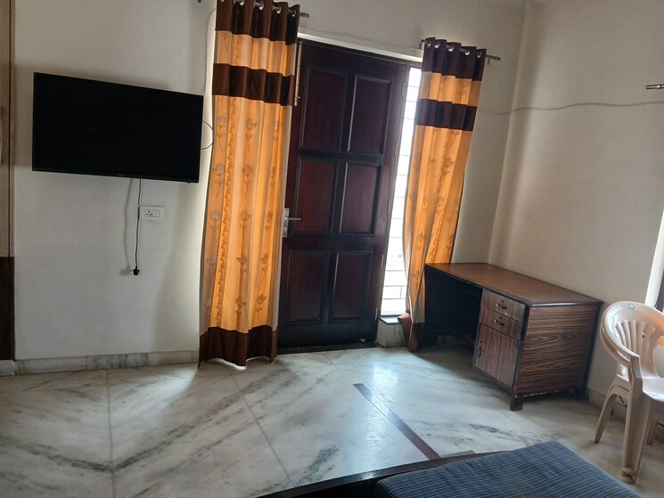 Room, sector 9 1.5 Bedroom 350 Sq.Ft. Builder Floor In Sector 9 Hisar 8738777