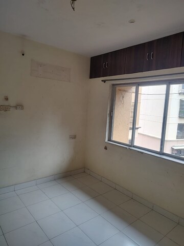 Room in 2 BHK Apartment at Vedant Complex CHS, Samata Nagar – for Rent