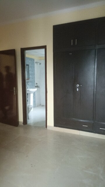 Room in 3 BHK Apartment at Gardenia Gateway, Sector 75 – for Rent
