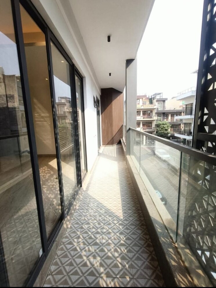 Balcony, panchsheel enclave 3 Bedroom 265 Sq.Yd. Builder Floor In Panchsheel Enclave Delhi 8738842