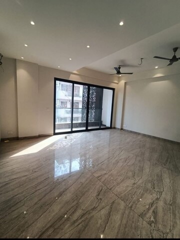 Room in 3 BHK Builder Floor at Panchsheel Enclave – for Sale