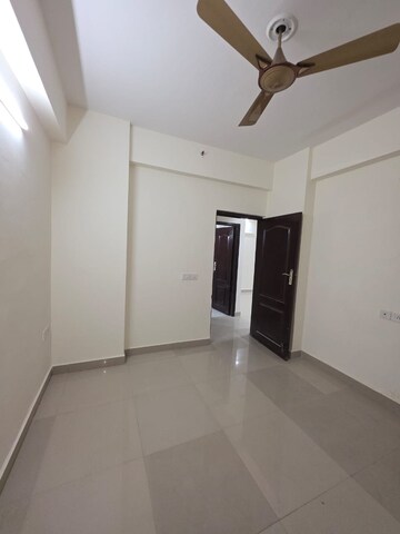 Room in 3 BHK Apartment at Aims Golf Avenue I, Sector 75 – for Rent