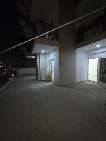 Room in 3 BHK Apartment at Aims Golf Avenue I, Sector 75 – for Rent
