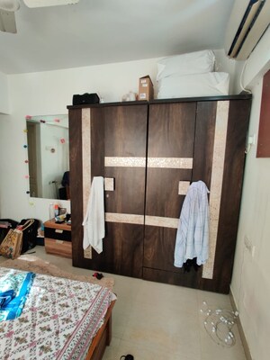 Furnished Amenities in 3 BHK Apartment at Amann Akansha Heights, Worli – for Rent