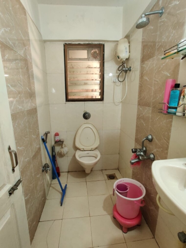 Bathroom, amann-akansha-heights 3 Bedroom 1350 Sq.Ft. Apartment In Worli Mumbai 8738857